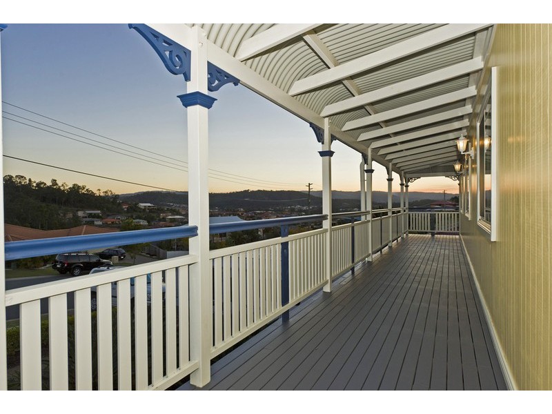 40 Manra Way, Pacific Pines QLD 4211