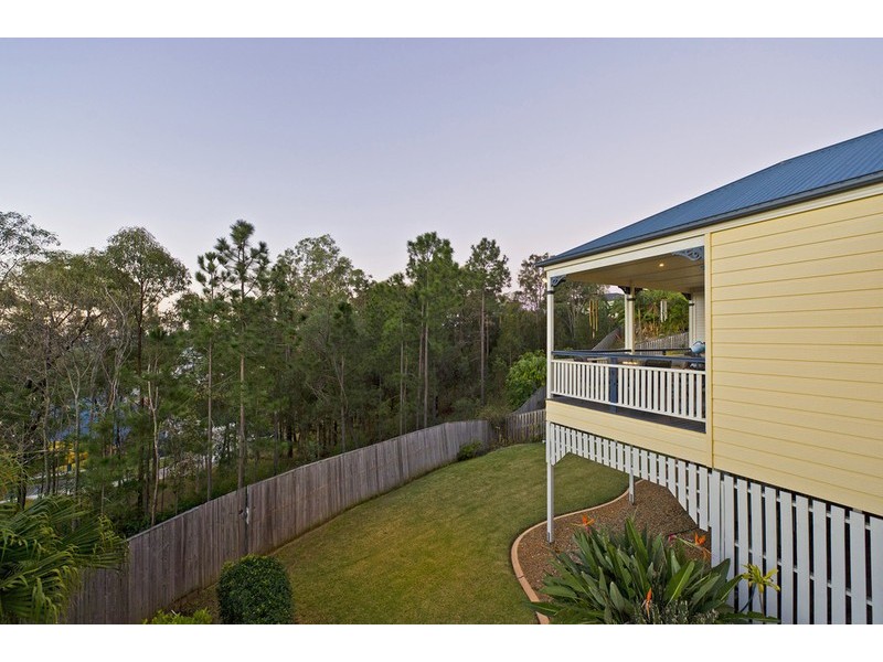 40 Manra Way, Pacific Pines QLD 4211
