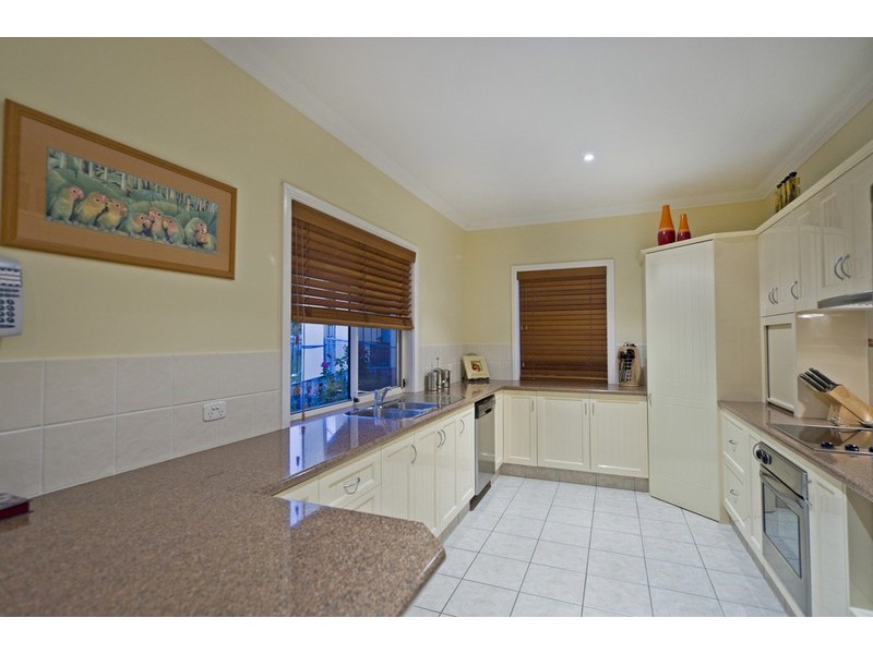 40 Manra Way, Pacific Pines QLD 4211