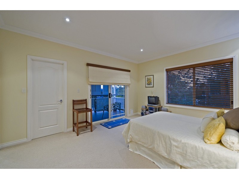 40 Manra Way, Pacific Pines QLD 4211