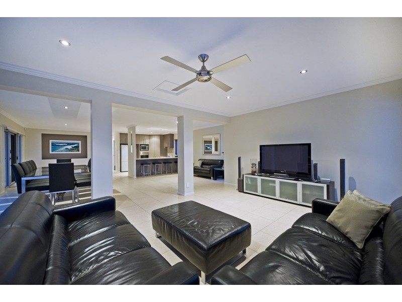 55 Hillary Circuit, Pacific Pines QLD 4211