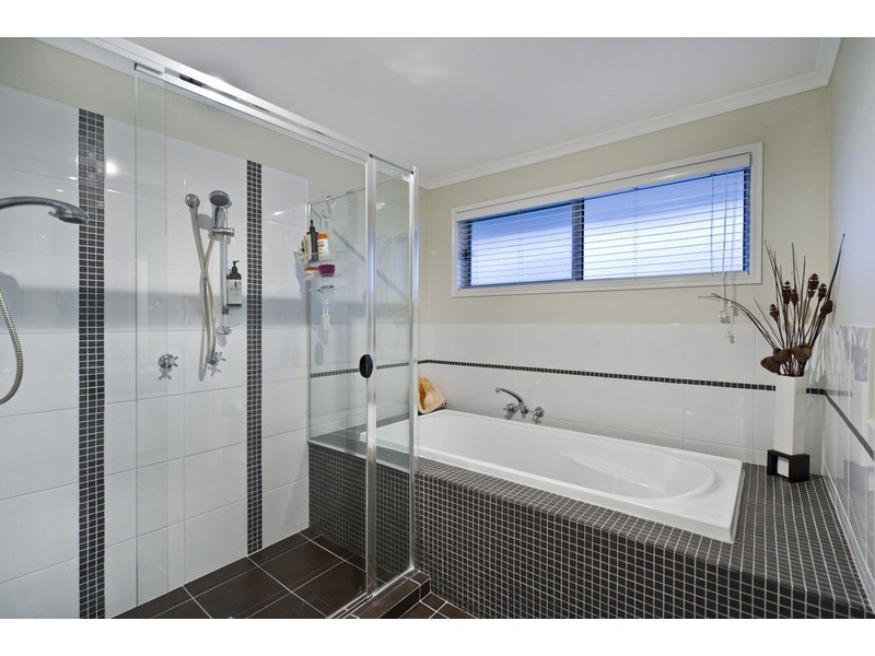 55 Hillary Circuit, Pacific Pines QLD 4211