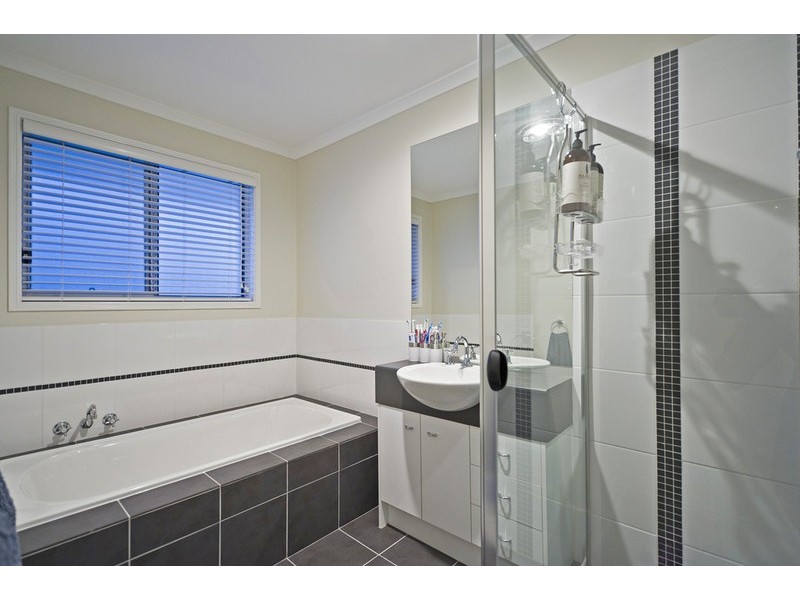 55 Hillary Circuit, Pacific Pines QLD 4211
