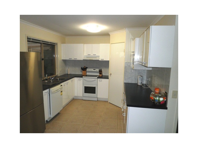 8 Malekula Rise, Pacific Pines QLD 4211