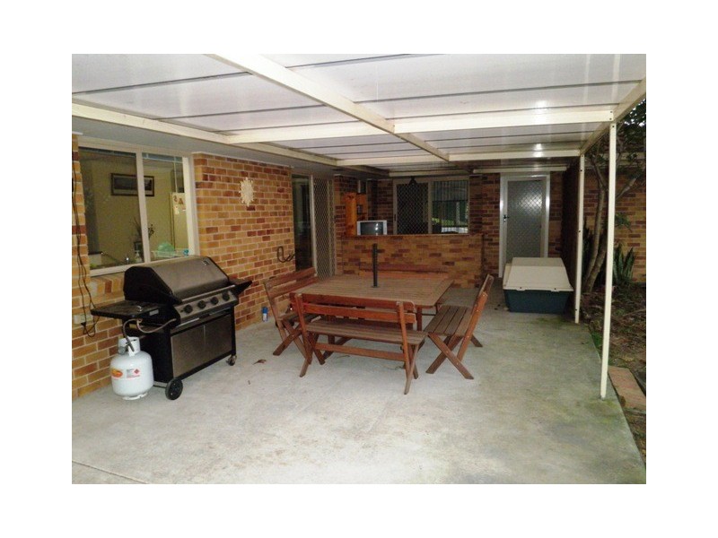 8 Malekula Rise, Pacific Pines QLD 4211