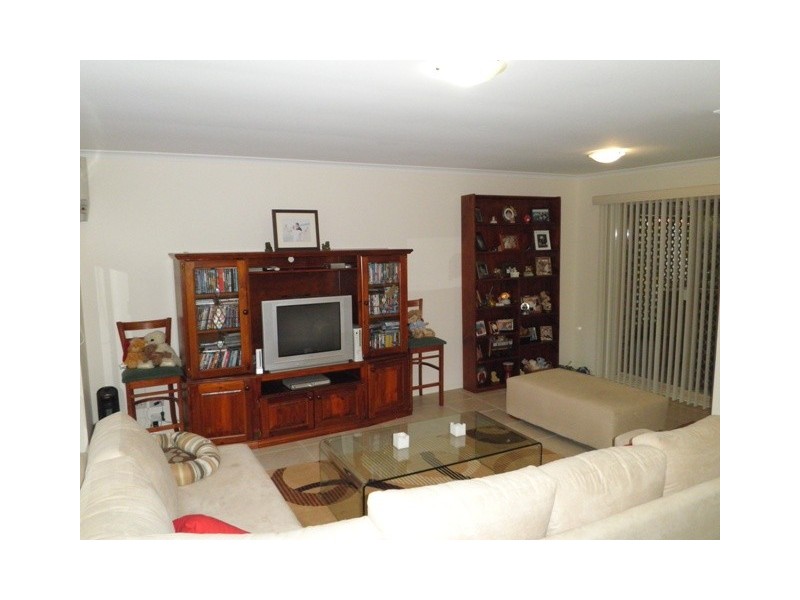 8 Malekula Rise, Pacific Pines QLD 4211