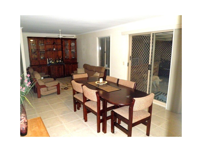 8 Malekula Rise, Pacific Pines QLD 4211