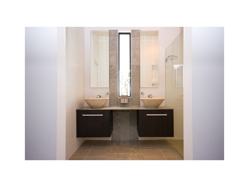 4 Hillary Circuit, Pacific Pines QLD 4211