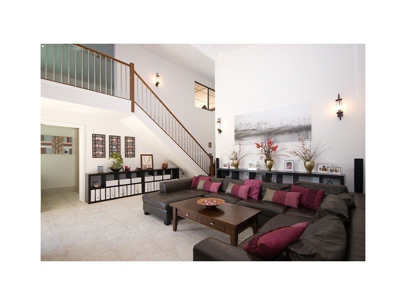 4 Hillary Circuit, Pacific Pines QLD 4211