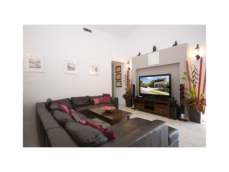 4 Hillary Circuit, Pacific Pines QLD 4211