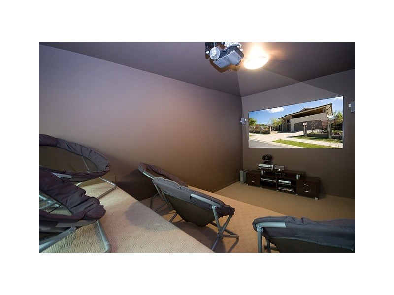 4 Hillary Circuit, Pacific Pines QLD 4211