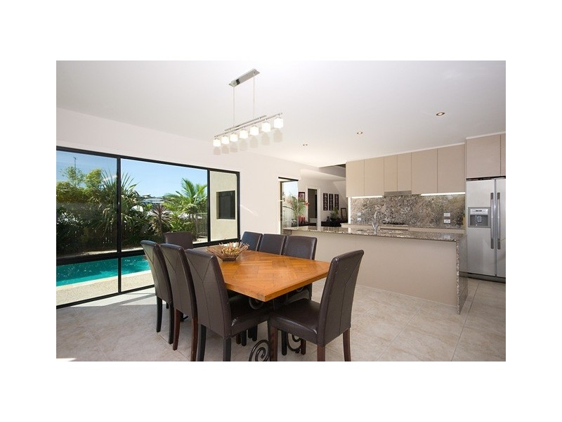 4 Hillary Circuit, Pacific Pines QLD 4211