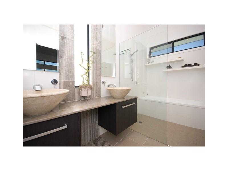 4 Hillary Circuit, Pacific Pines QLD 4211