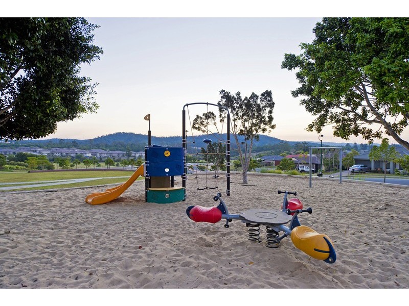 9 Taske Rise, Pacific Pines QLD 4211