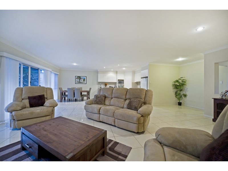 4A Whitely Circuit, Maudsland QLD 4210