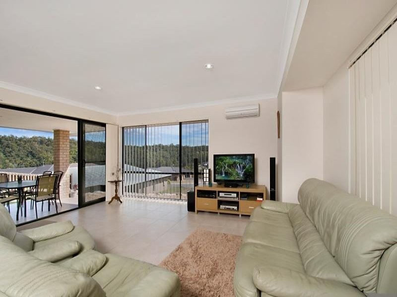 102 Wunburra Circle, Pacific Pines QLD 4211