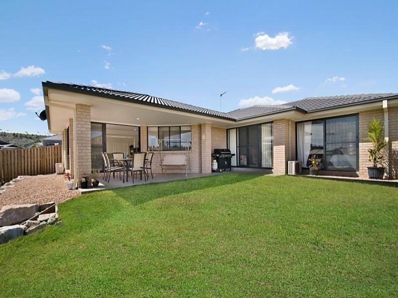 102 Wunburra Circle, Pacific Pines QLD 4211