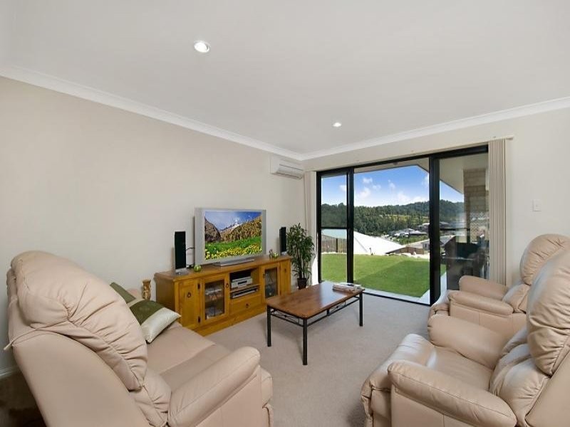 102 Wunburra Circle, Pacific Pines QLD 4211