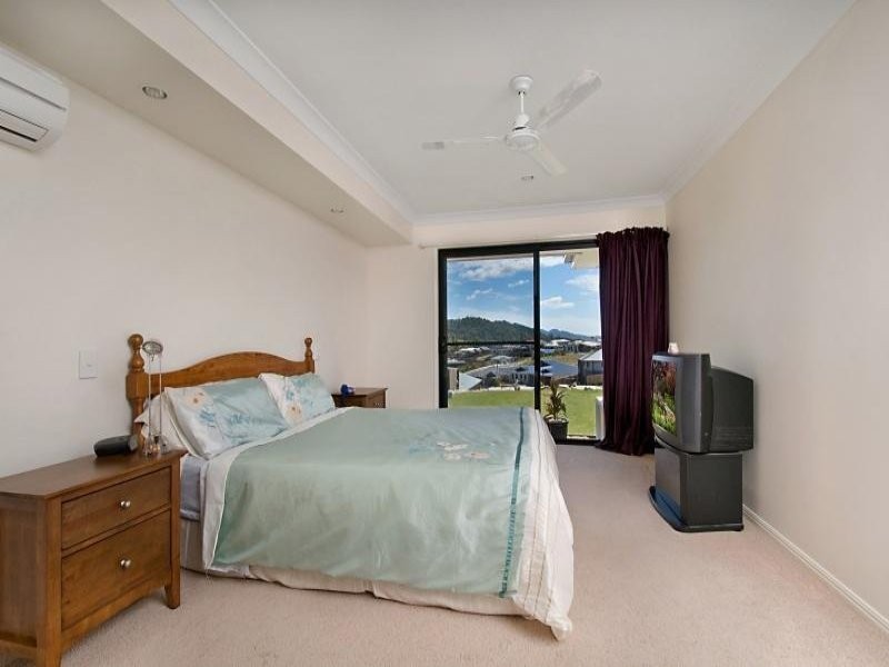 102 Wunburra Circle, Pacific Pines QLD 4211