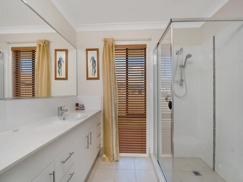 102 Wunburra Circle, Pacific Pines QLD 4211