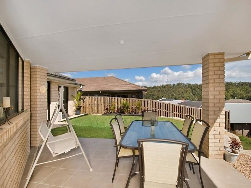 102 Wunburra Circle, Pacific Pines QLD 4211