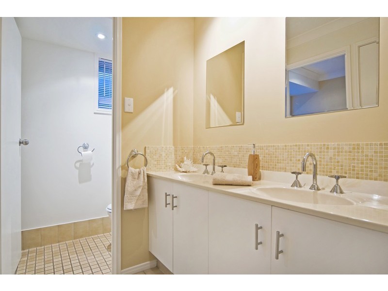 70 Riversdale Road, Oxenford QLD 4210