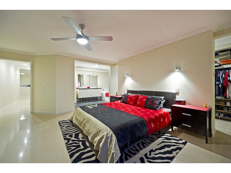 12 Hillary Circuit, Pacific Pines QLD 4211