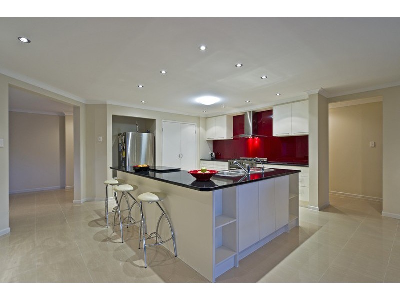 12 Hillary Circuit, Pacific Pines QLD 4211