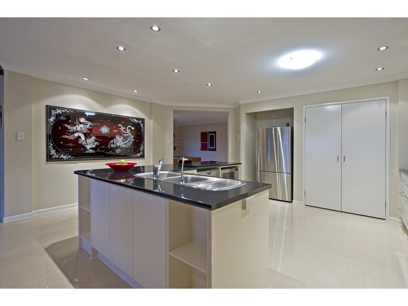 12 Hillary Circuit, Pacific Pines QLD 4211