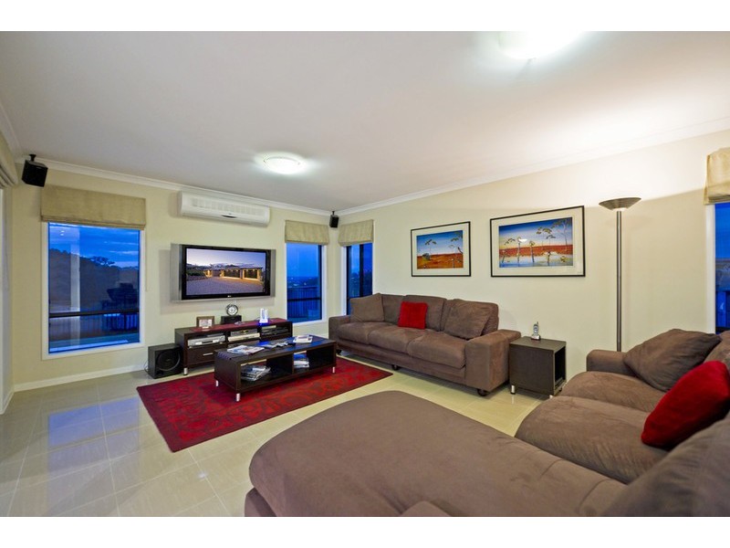 12 Hillary Circuit, Pacific Pines QLD 4211