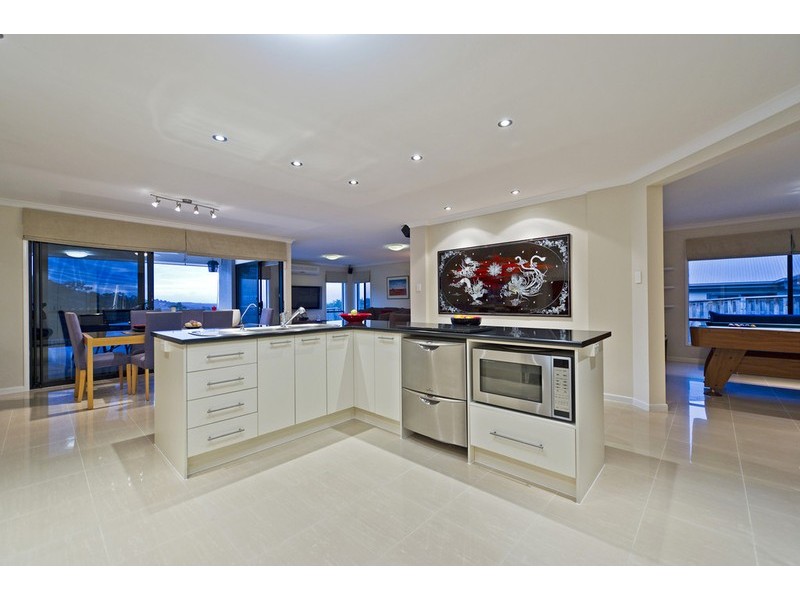 12 Hillary Circuit, Pacific Pines QLD 4211