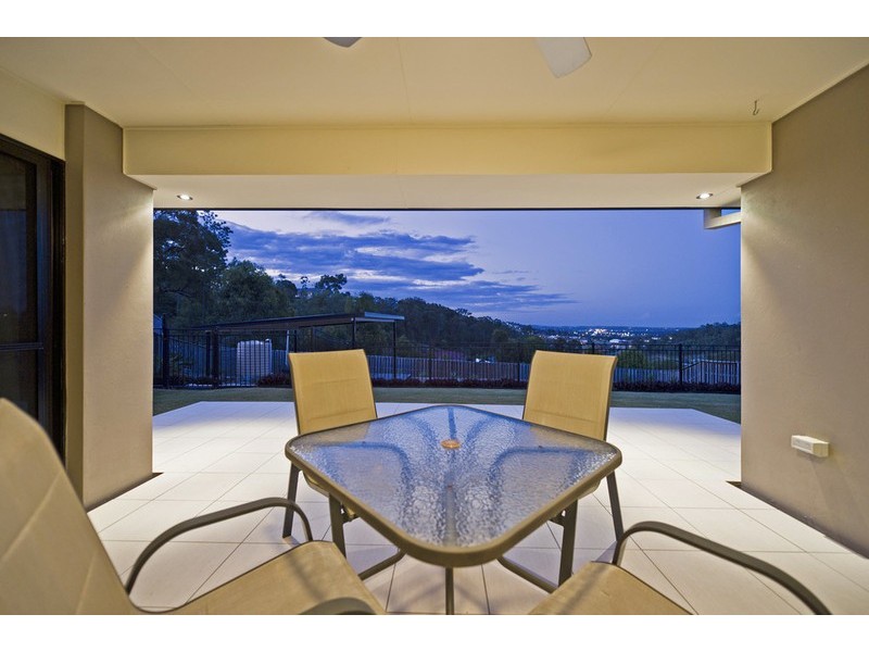 12 Hillary Circuit, Pacific Pines QLD 4211