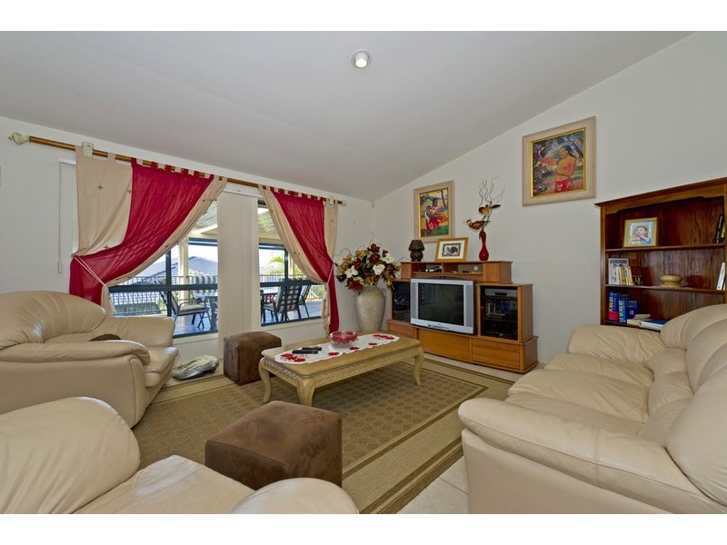 50 Manra Way, Pacific Pines QLD 4211
