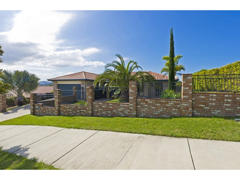 50 Manra Way, Pacific Pines QLD 4211