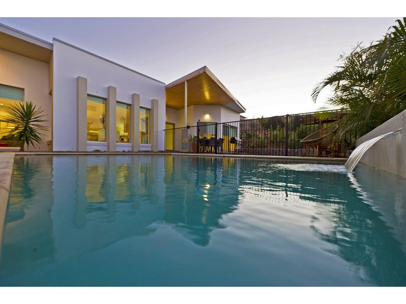 27 Laughlen Chase, Pacific Pines QLD 4211
