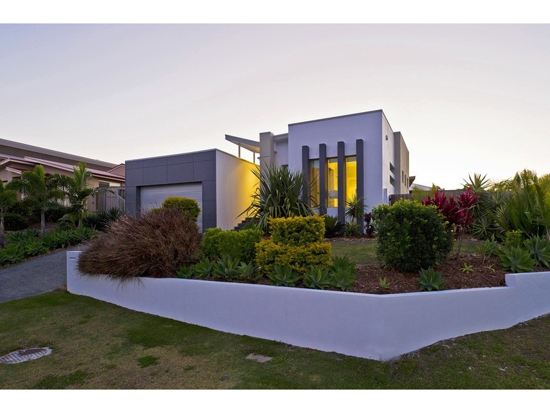 27 Laughlen Chase, Pacific Pines QLD 4211