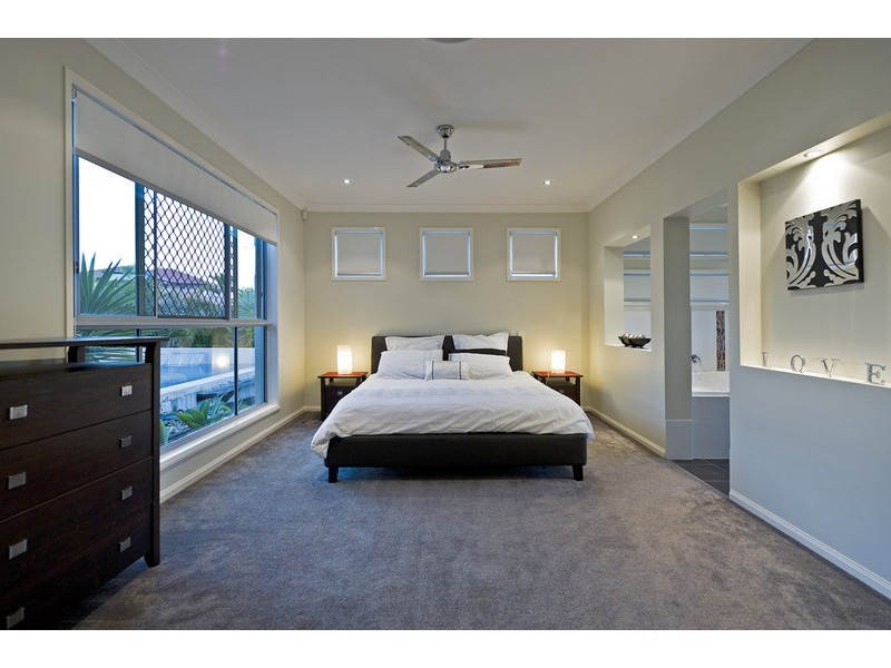 27 Laughlen Chase, Pacific Pines QLD 4211