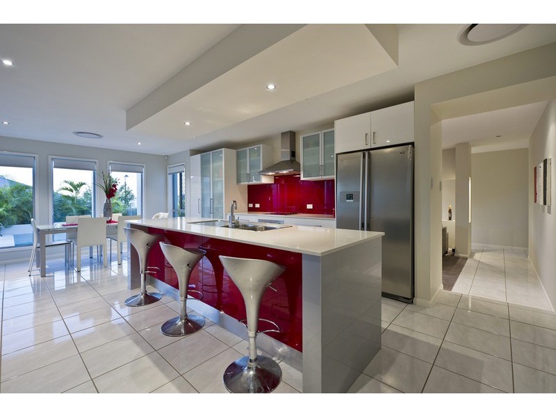 27 Laughlen Chase, Pacific Pines QLD 4211