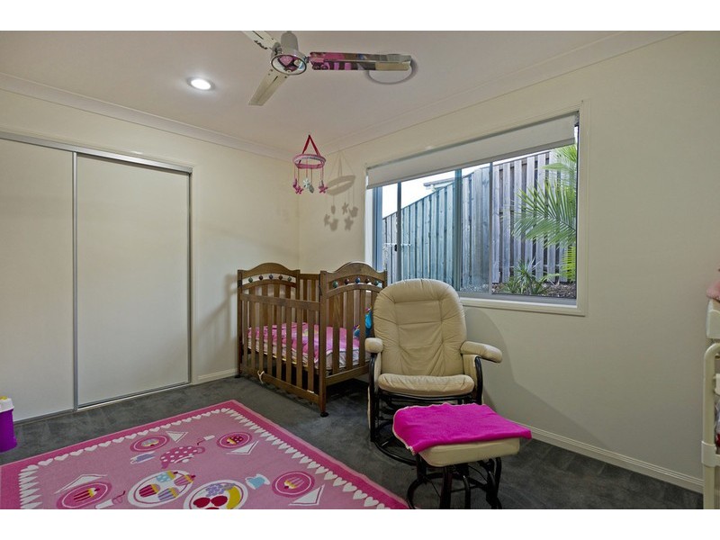 27 Laughlen Chase, Pacific Pines QLD 4211