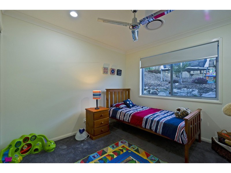 27 Laughlen Chase, Pacific Pines QLD 4211