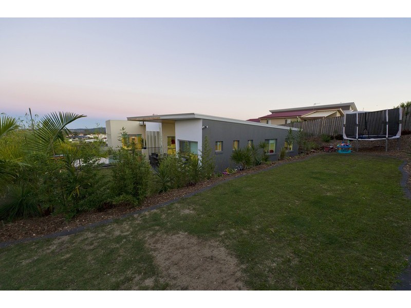 27 Laughlen Chase, Pacific Pines QLD 4211