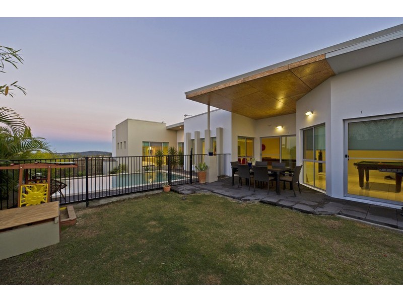 27 Laughlen Chase, Pacific Pines QLD 4211