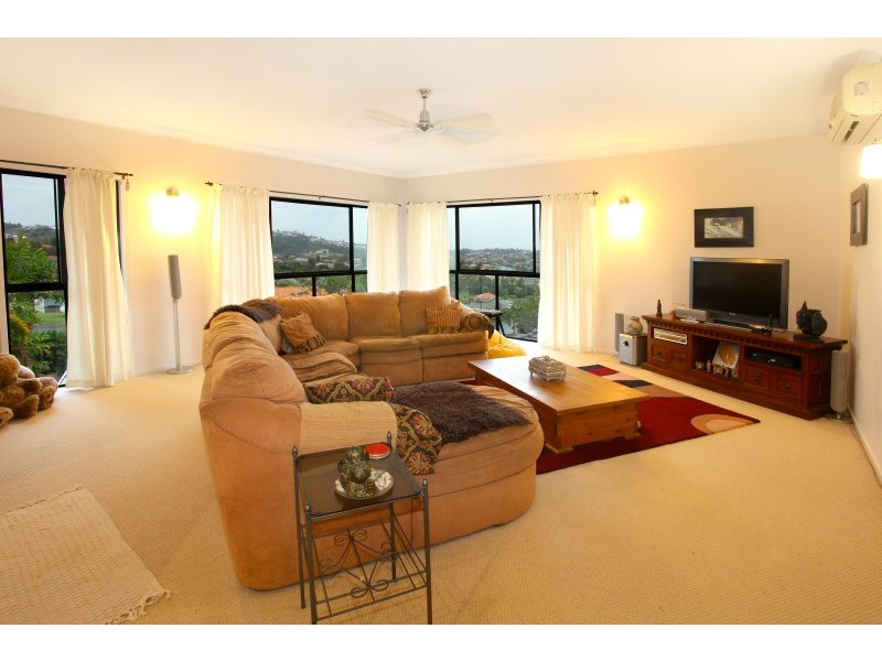 24 Yaldara Street, Pacific Pines QLD 4211