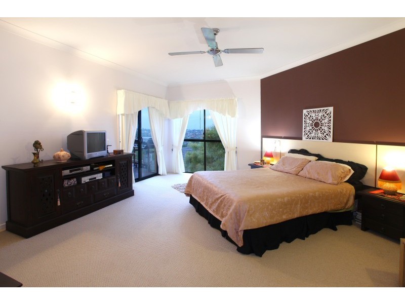 24 Yaldara Street, Pacific Pines QLD 4211