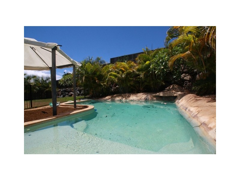 4 Springwood Avenue, Pacific Pines QLD 4211