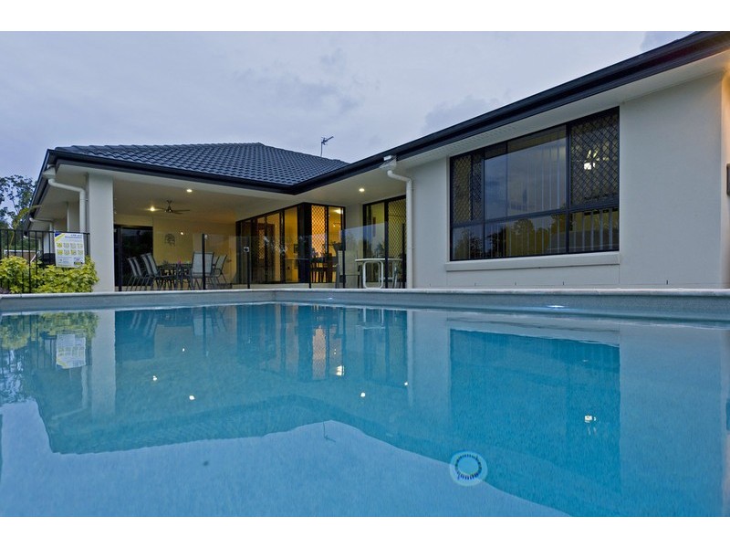 3 Bimberi Row, Pacific Pines QLD 4211