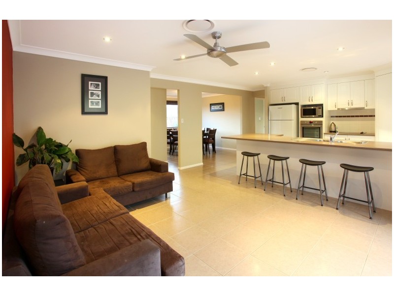 10 Pritchard Court, Pacific Pines QLD 4211