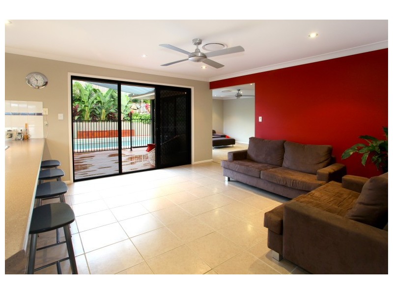 10 Pritchard Court, Pacific Pines QLD 4211