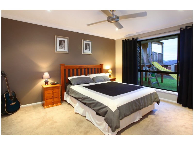 10 Pritchard Court, Pacific Pines QLD 4211