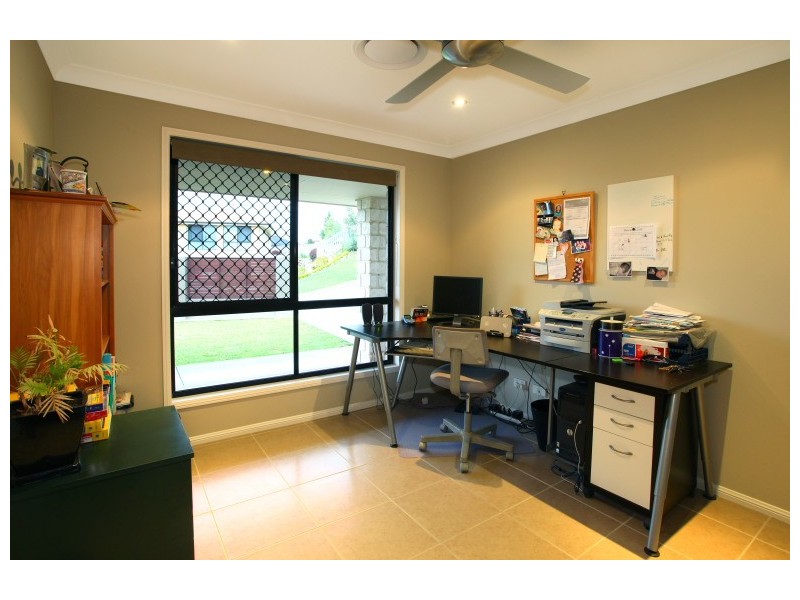 10 Pritchard Court, Pacific Pines QLD 4211